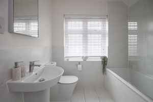 Family Bathroom_30HTG- click for photo gallery